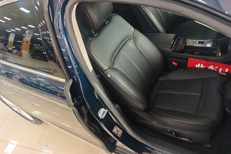 Used Ford Taurus 2017 EcoBoost 245 Fashion Edition Right Front Seat