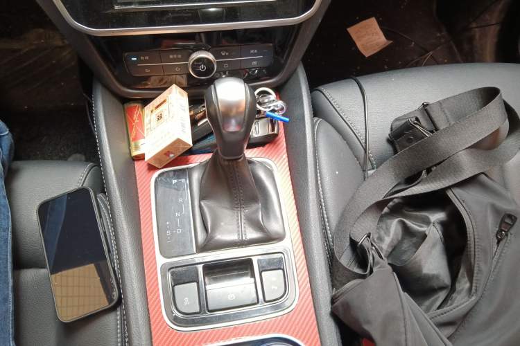 Used BYD Song MAX 2017 1.5T Automatic Smart Connect Luxury 7-Seater Gear Lever