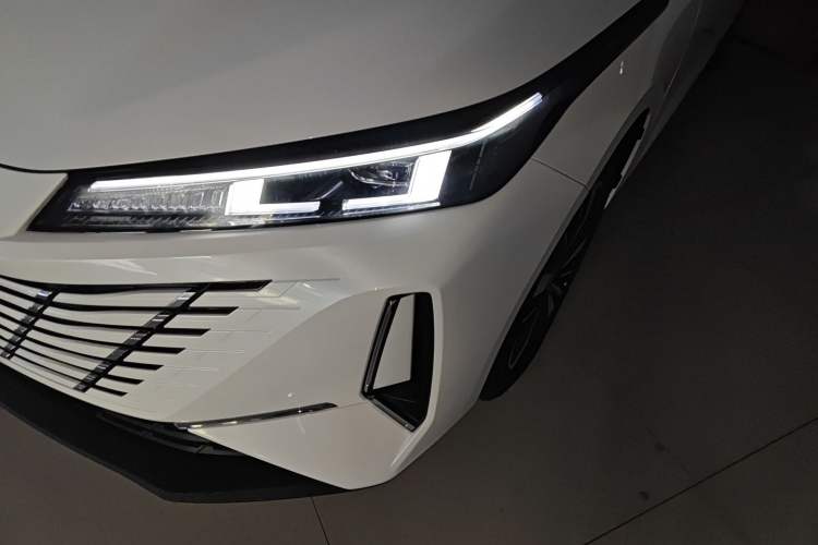 Used Changan Eado PHEV 2025 Smart New Blue Whale 145KM High-Energy Edition
