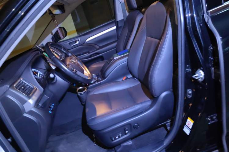 Used Toyota Highlander 2018 2.0T Four-Wheel Drive Luxury Edition 7 Seats China V Emission Standard Left Front Seat