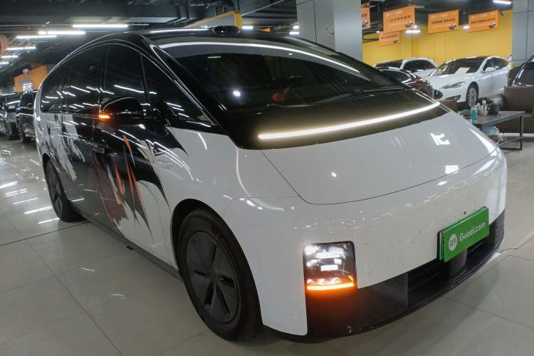 Used Li Auto MEGA 2025 Home Family Special Edition
