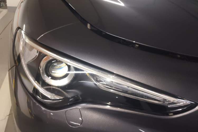 Used Alfa Romeo Stelvio 2017 2.0T 200HP Luxury Edition Right Front Headlight