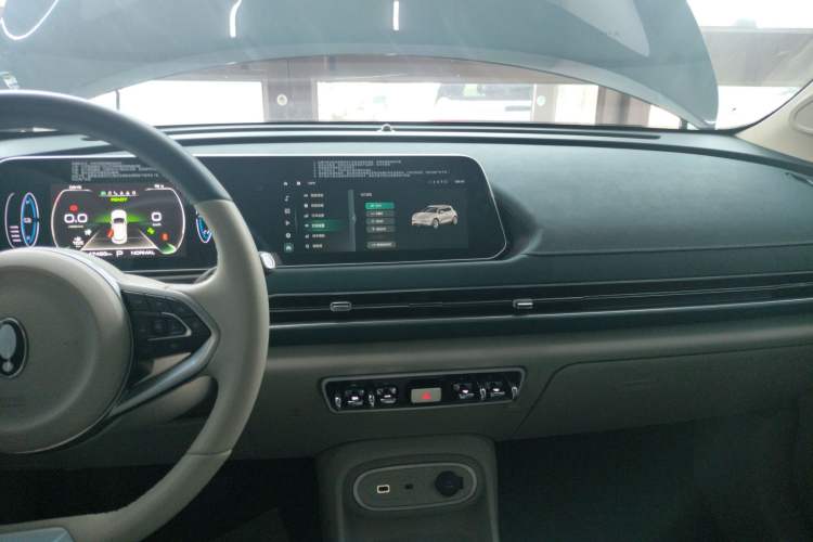 Used ORA Good Cat 2023 401 km Standard Range Luxury Version Lithium Iron Phosphate
