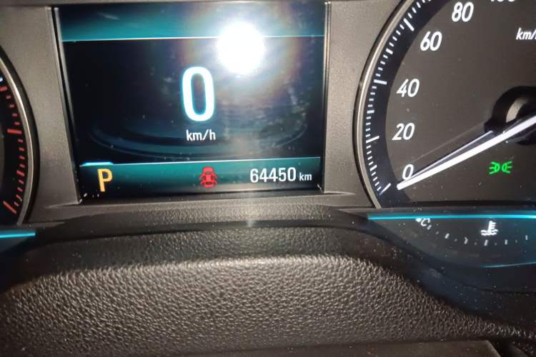 Used Buick GT 2018 15T Dual-Clutch Elite Model China V Standard Odometer Close Up