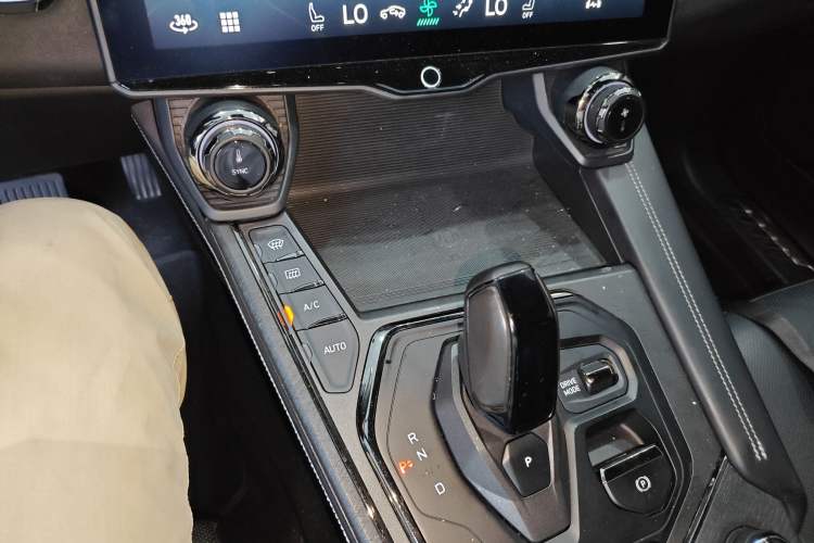 Used Lynk & Co 01 EM-P 2021 1.5TD PHEV Halo Interior 1