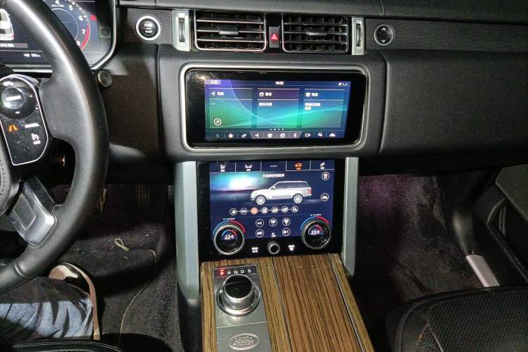 Used Land Rover Range 2018 3.0 SC V6 Grand Edition Audio And AC Panel