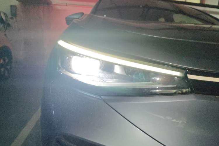 Used Volkswagen ID.4 CROZZ 2026 Model Pure Enjoyment Edition PURE Right Front Headlight