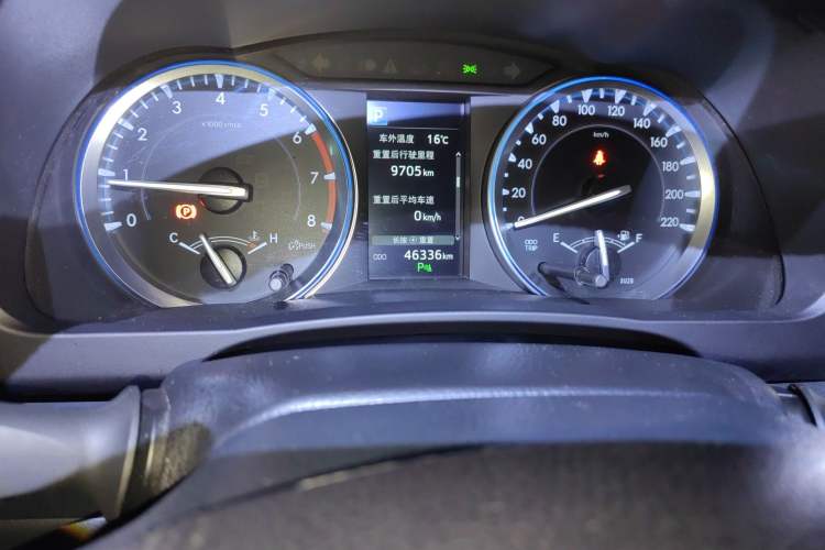 Used Toyota Highlander 2018 2.0T Four-Wheel Drive Luxury Edition 7 Seats China V Emission Standard Odometer Close Up