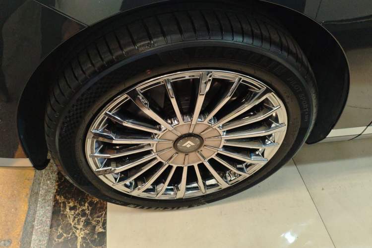 Used Hyptec HL 2025 700 Ultra Six-Seater All-Wheel-Drive LiDAR Version