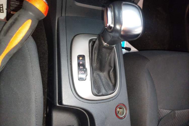 Used Roewe 350 2015 1.5L Automatic Luxury Sunroof Edition
