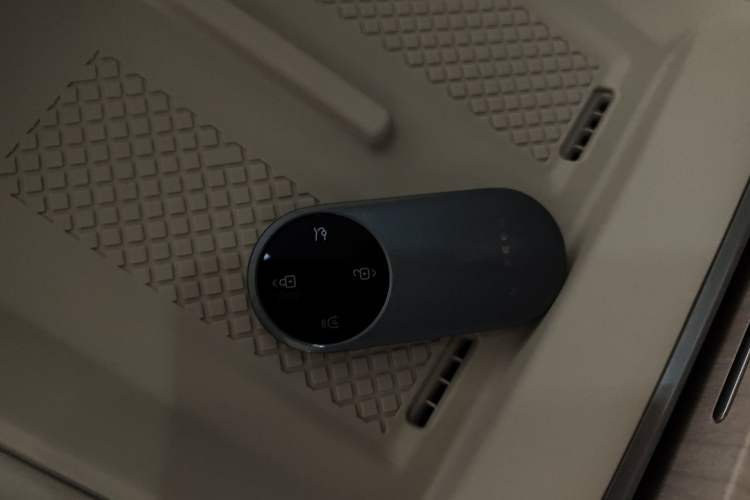 Used Hima Luxeed R7 2024 All-Electric 802 km Max
