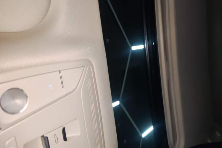 Used Hongqi H5 2022 Classic Model Facelift 1.8T Automatic Smart Connect Flagship Edition
