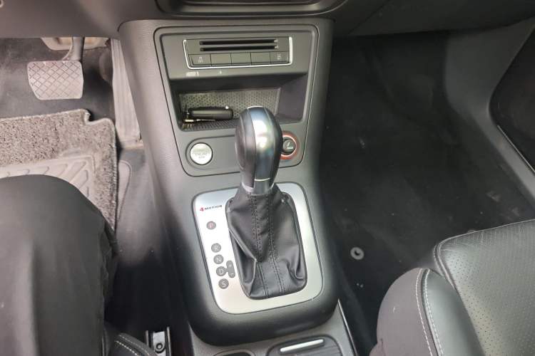Used Volkswagen Tiguan 2016 300TSI Automatic All-Wheel Drive Luxury Edition Gear Lever