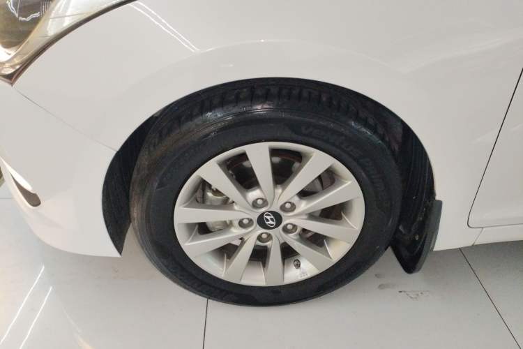 Used Hyundai Mistra 2014 1.8L Automatic Smart GLS Left Front Wheel Hub
