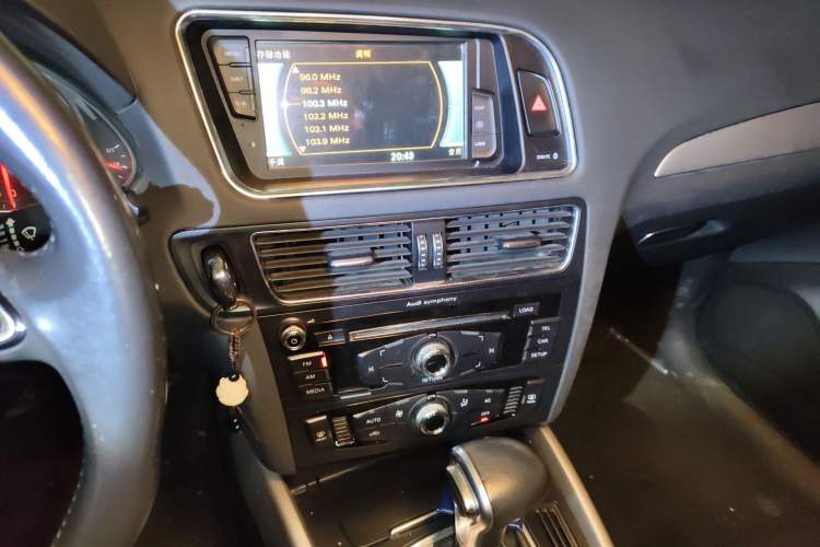 Used Audi Q5 2013 40 TFSI Ambition Audio And AC Panel