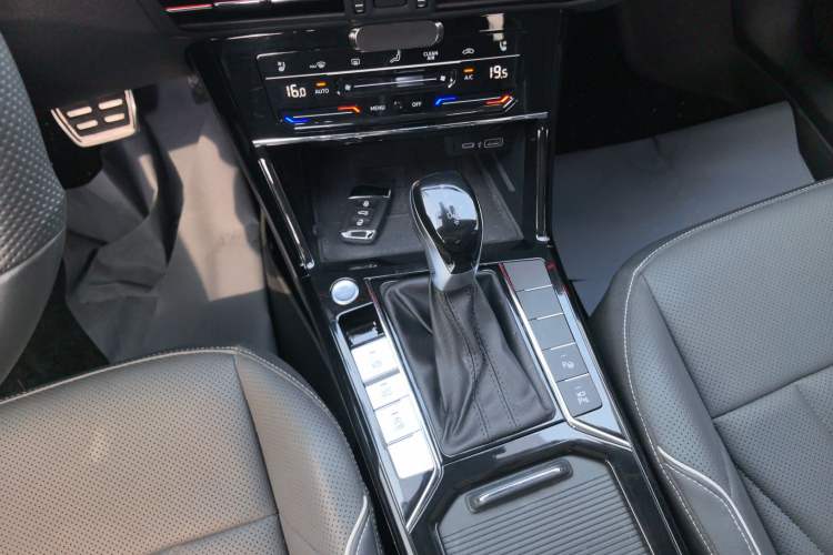 Used Volkswagen Passat 2024 380TSI Dragon Glory Edition
