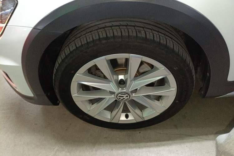 Used Volkswagen Golf 2019 1.8TSI Travel Edition Left Front Wheel Hub