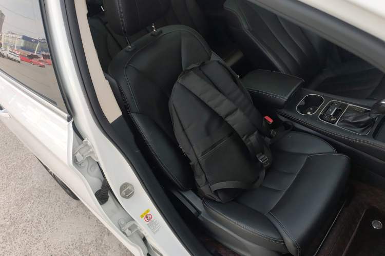 Used BYD Song MAX 2017 1.5T Automatic Smart Connect Prestige 7-Seater Right Front Seat