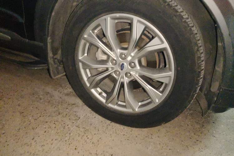 Used Ford Explorer 2020 EcoBoost 285 Rear-Drive Trend Edition 7-Seater Right Front Wheel Hub