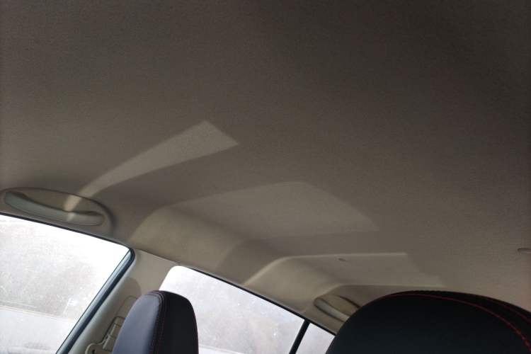 Used Venucia R50 2015 1.6L Manual Fashion Edition