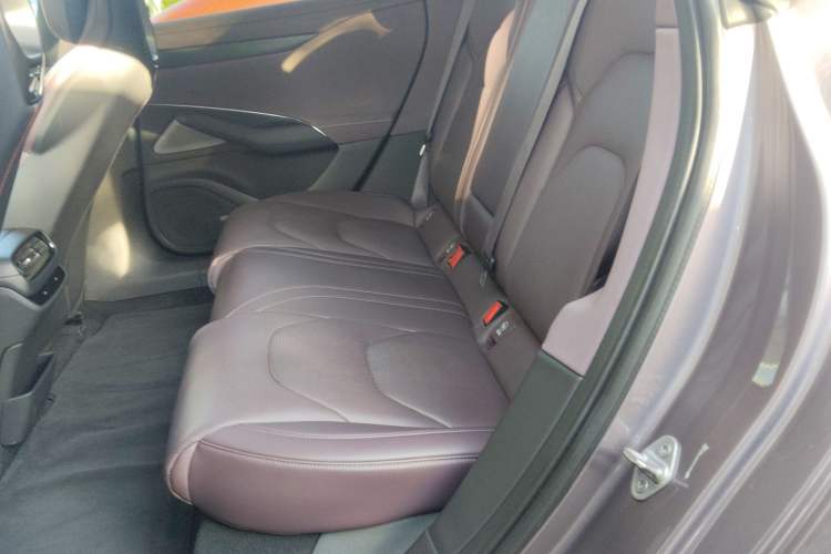 Used Xiaomi Auto SU7 2024 Four-Wheel Drive Ultra-Long Range Advanced Intelligent Driving Max Edition
