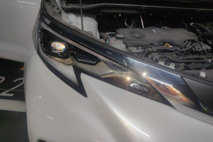 Used Toyota Granvia 2024 2.5L Hybrid Comfort Edition Right Front Headlight