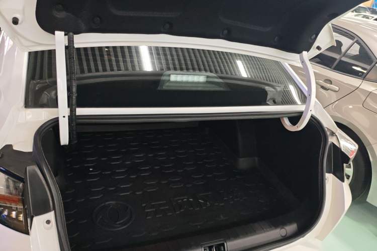 Used Dongfeng Aeolus Yixuan 2021 230T Automatic Zuiqing Edition Trunk