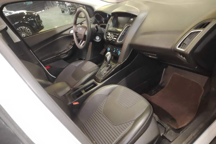 Used Ford Focus 2018 Hatchback Classic 1.6L Automatic Trendy SmartDrive Edition Right Front Seat