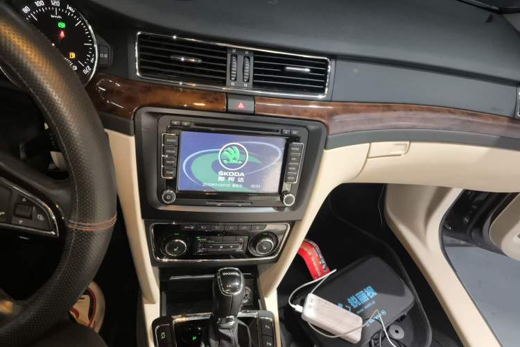 Used Skoda Superb 2013 1.8TSI Automatic Yashi Edition
