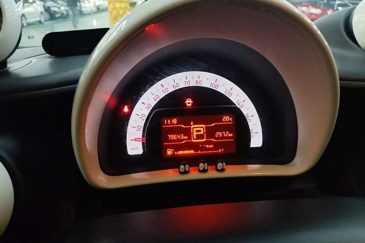 Used smart fortwo 2015 1.0L 52 kW hardtop Dynamic version
