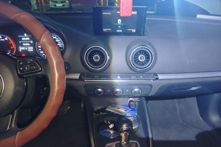 Used Audi A3 2016 Limousine 35 TFSI Prestige Edition Audio And AC Panel