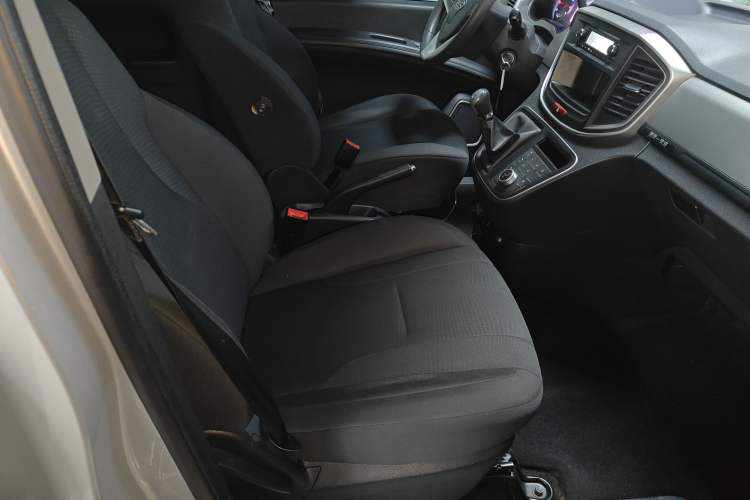 Used JAC Refine M4 2021 2.0L Manual Comfort Edition