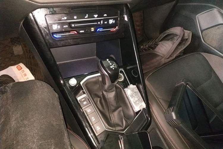 Used Volkswagen Tayron 2021 280TSI Two-Wheel Drive Luxury Smart Connectivity Version Gear Lever