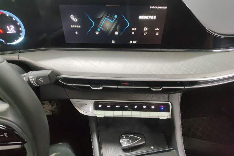 Used CHANGAN Eado 2023 Changan Edition PLUS Blue Whale NE 1.4T GDI DCT Prestige Version Audio And AC Panel