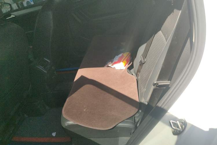 Used Volkswagen Tiguan L 2018 330TSI Automatic Two-Wheel Drive Luxury Edition Left Rear Seat