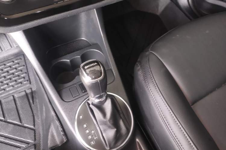 Used Skoda Fabia 2014 1.6L Automatic Sport Edition Gear Lever