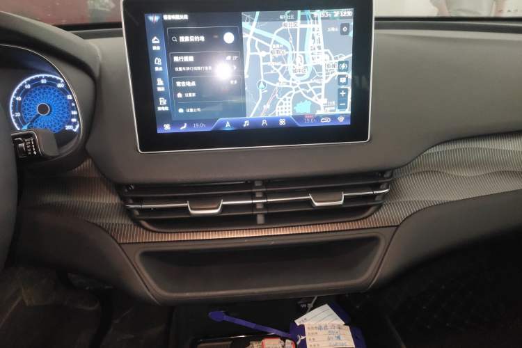 Used Hongqi E-QM5 2022 431 km Charge & Enjoy Edition