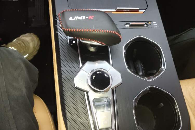 Used CHANGAN UNI-K 2021 2.0T All-Wheel Drive Prestige Version Gear Lever