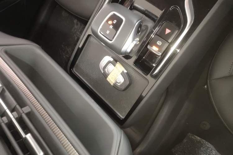 Used Hongqi E-QM5 2022 431 km Charge & Enjoy Edition