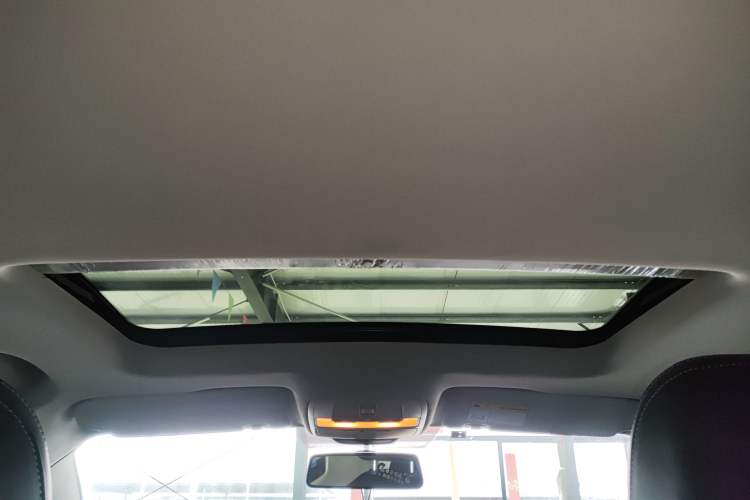 Used Roewe i5 2020 1.5L Automatic 4G Connect Luxury Flagship Edition
