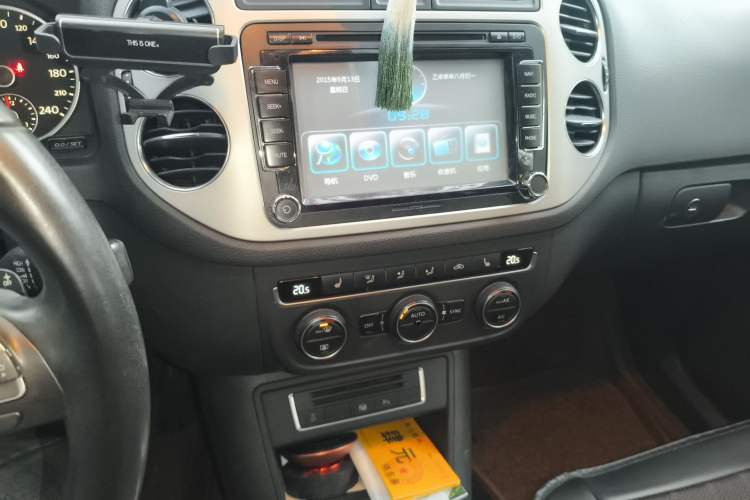 Used Volkswagen Tiguan 2013 2.0 TSI Automatic All-Wheel-Drive Flagship Edition Audio And AC Panel