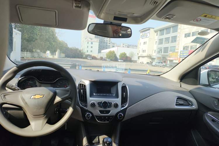 Used Chevrolet Cruze 2015 1.5L Manual Fashion Edition Headliner