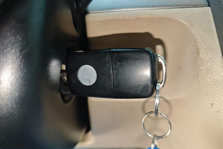 Used Volkswagen Sagitar 2010 1.4 TSI Automatic Luxury Model Vehicle Key