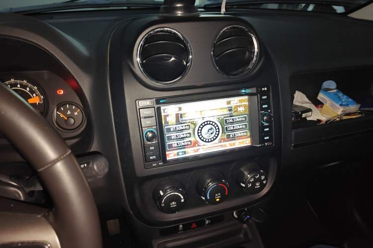 Used Jeep Patriot 2014 2.0L Sport Enhanced Edition Audio And AC Panel