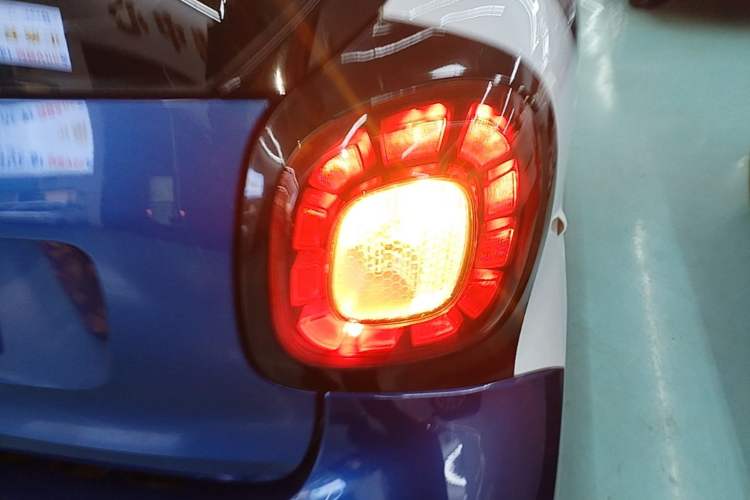 Used smart fortwo 2015 1.0L 52 kW hardtop Dynamic version
