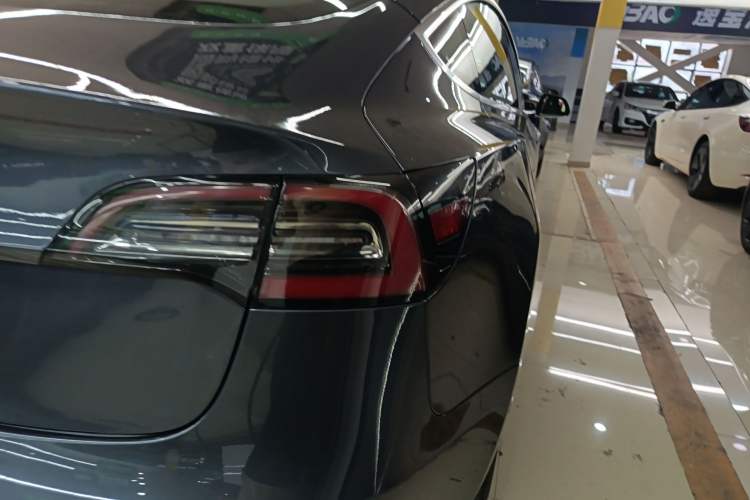 Used Tesla Model 3 2019 Long-Range Rear-Wheel-Drive Version
