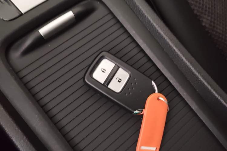 Used Honda Jade 2017 1.8L automatic Comfort version 5 seats Vehicle Key