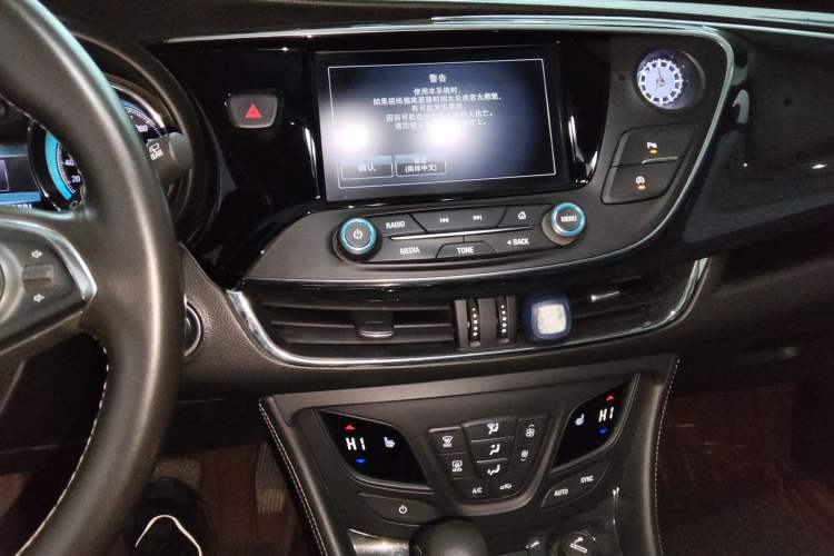 Used Buick Envision 2015 20T Two-Wheel-Drive Elite Model Audio And AC Panel