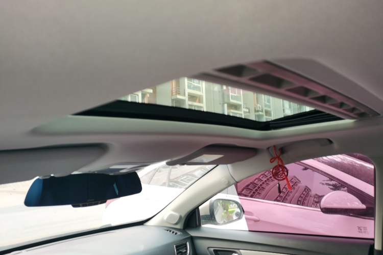 Used Roewe 360 2015 1.5L Automatic Luxury Edition Headliner