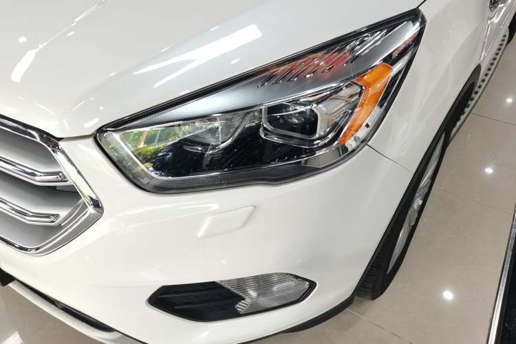 Used Ford Kuga 2018 EcoBoost 180 Two-Wheel-Drive Luxury Wing Edition Left Front Headlight